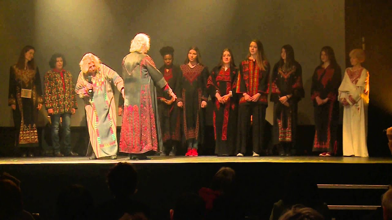 Defilé of Palestinian dresses at the Kulturfabrik in Esch