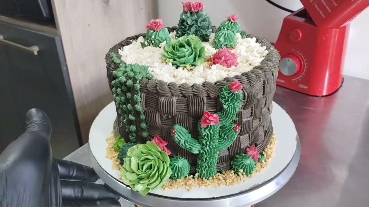 Bolo Decorado Cactos e Suculentas