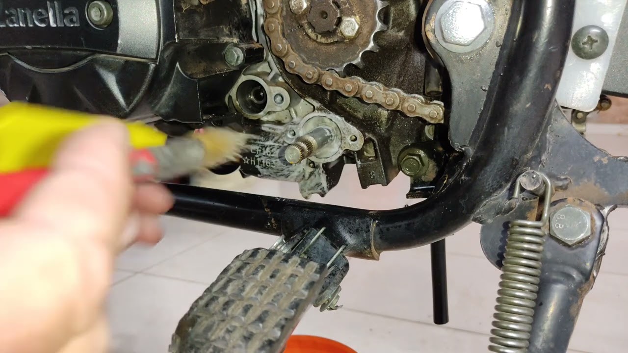 Cambiar Reten Palanca de Cambios Marchas Moto tipo CG ZR SKUA TRIAX STORM XR Etc