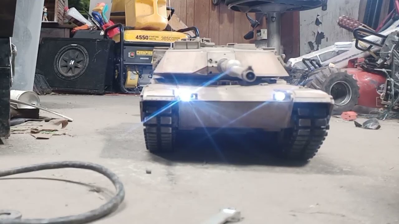 RC tank action 