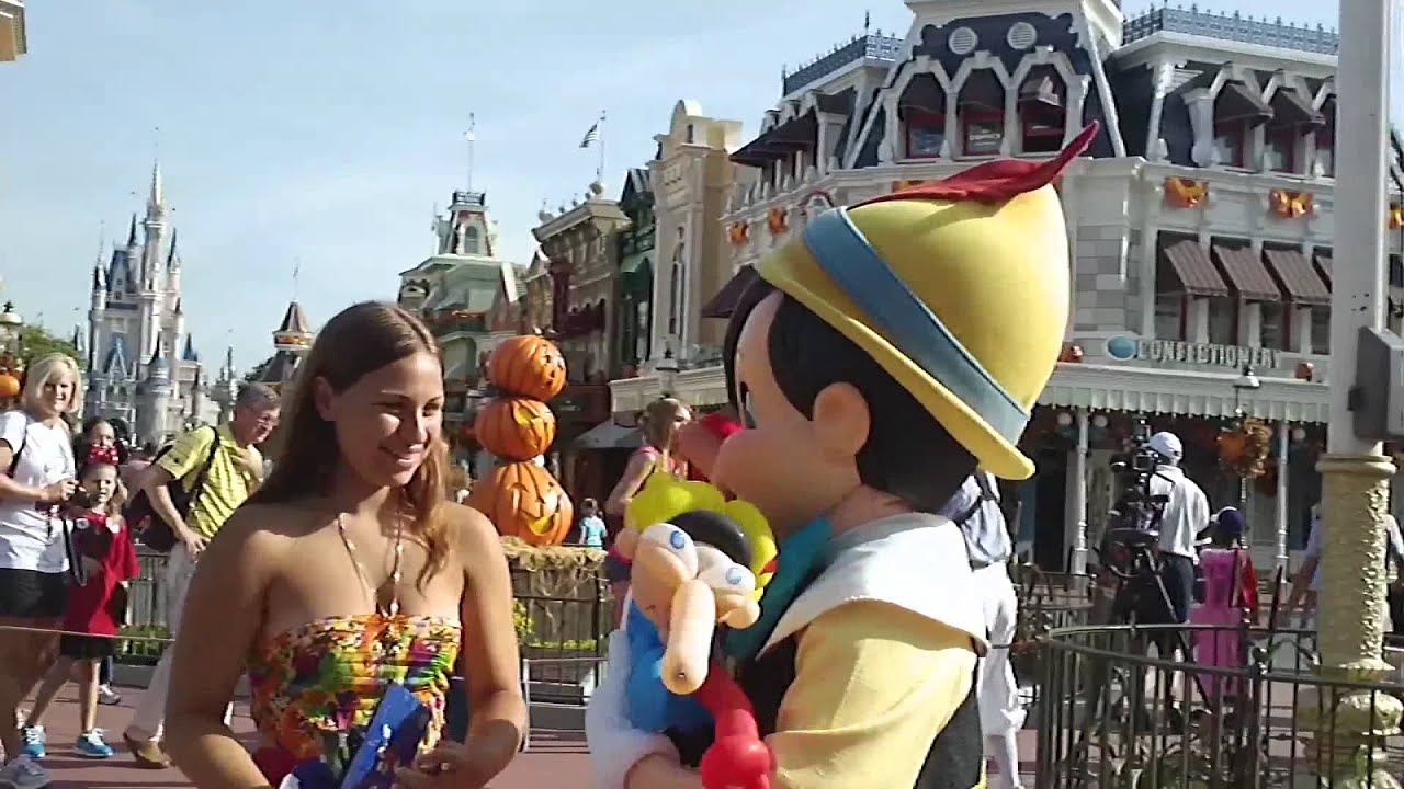 Meeting Pinocchio for the last time in Magic Kingdom 2011