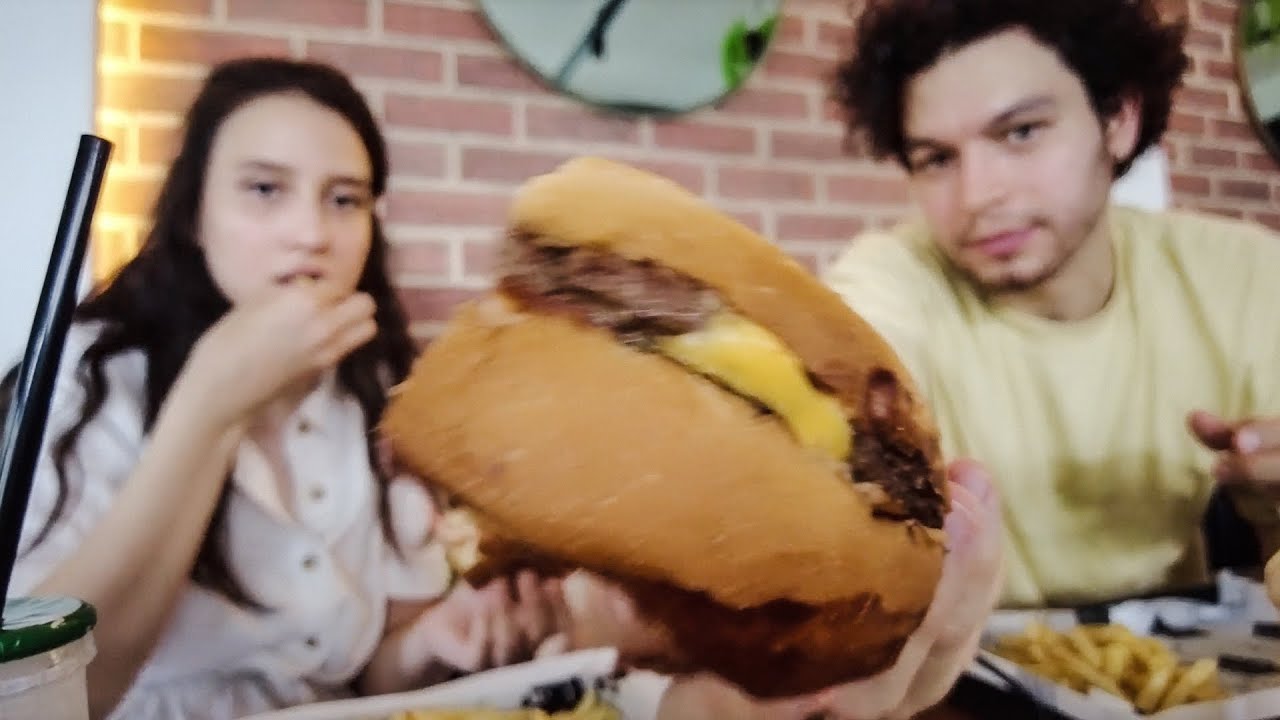 Masterchef Hasan'ın restaurantı başarılı mı? Burger ve San Sebastian Cheesecake denedik I Vlog