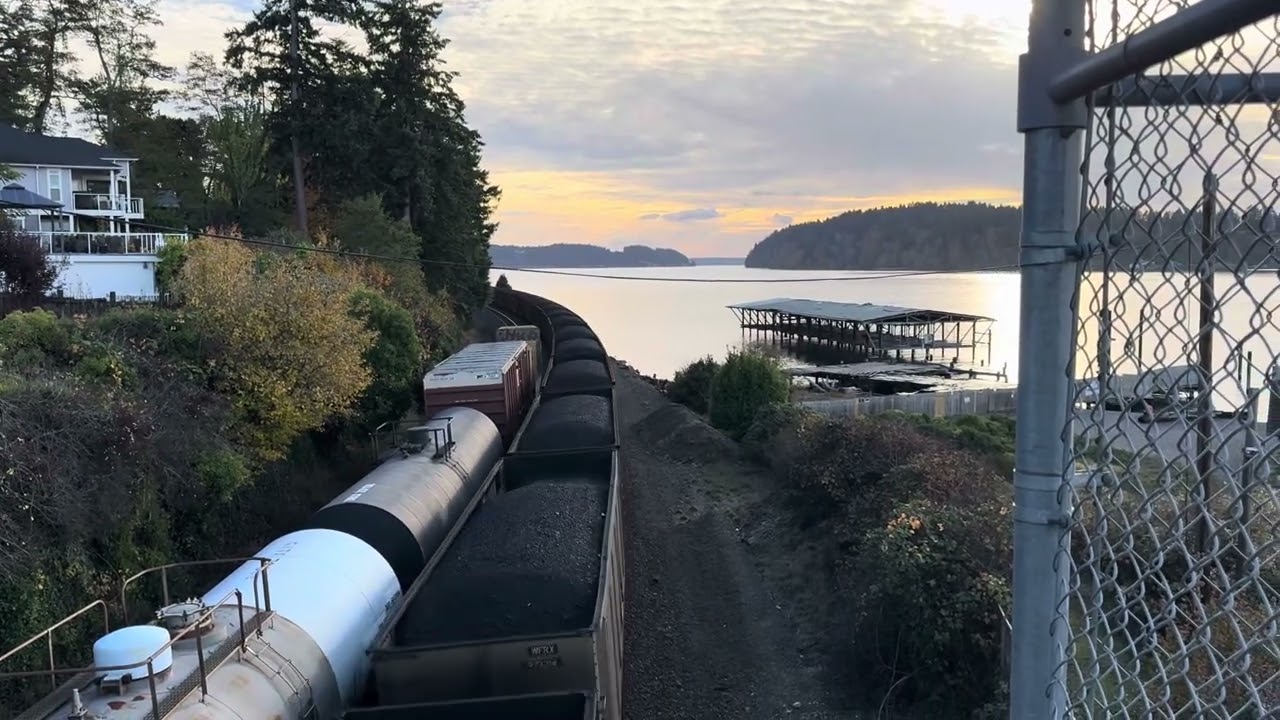 BNSF 2nd Christmas coal train Steilacoom WA