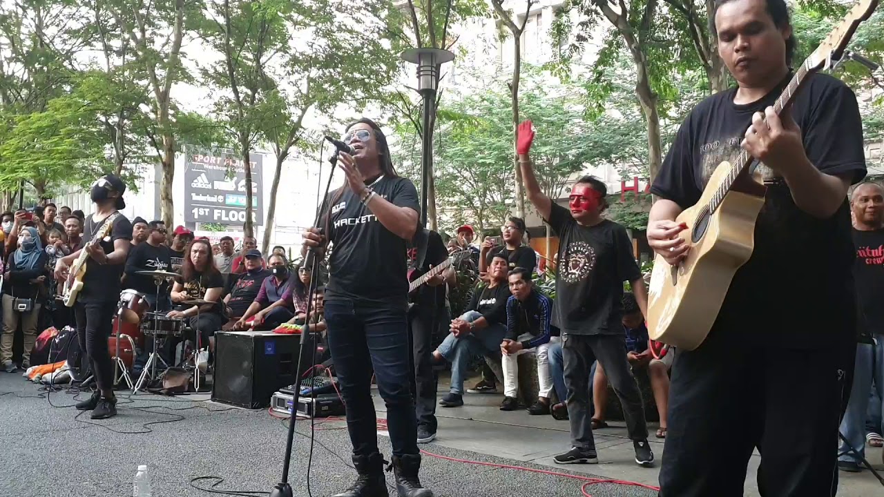 Patahnya Sayap Malam....Zack Massa bersama Sentuhan Buskers