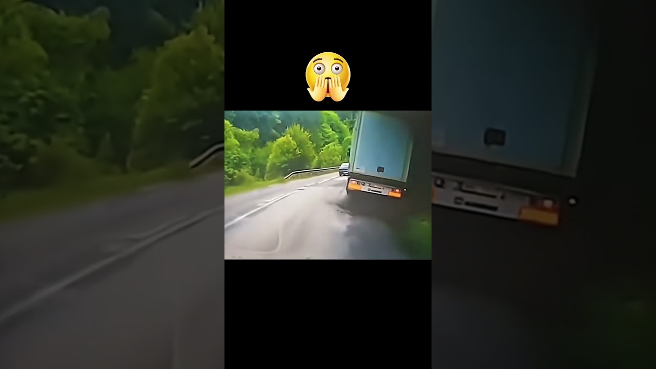 Osob&oacute;wka wypycha tira z drogi 🚗💥 unknownartist #truckdriver #lkw #camion #bigrig #hgv #lorry