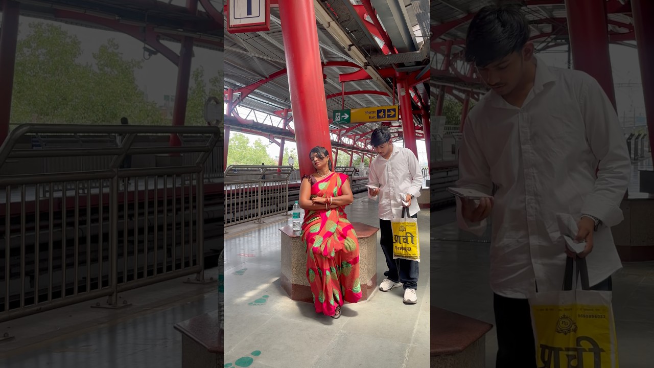 Delhi metro station par ye kya ho raha hai #shortvideo #viralvideos #viral  #reel #viralreels