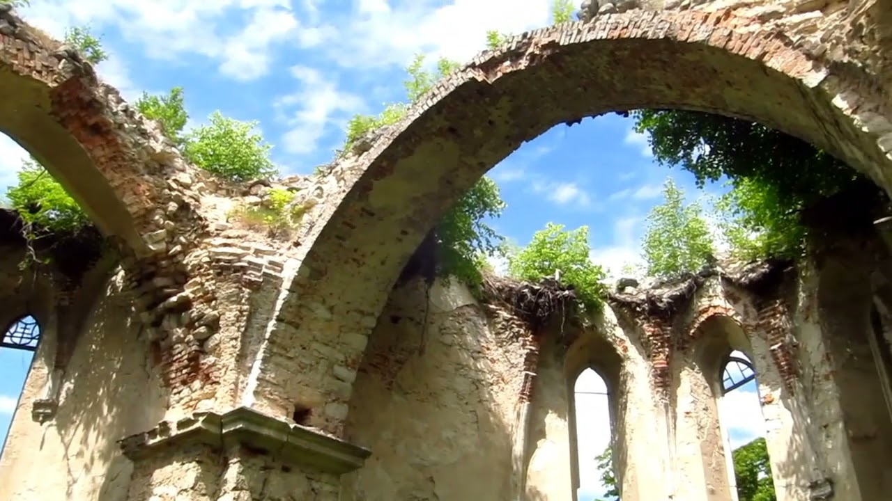 Костел св. Антонія.(XVI-XVIII ст.). смт. Залізці. Тернопільська обл.