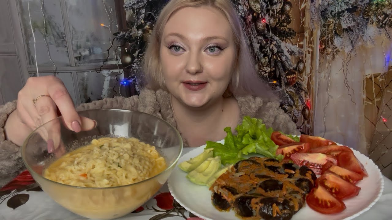 Мукбанг/Mukbang. Сырный рамен , грибы шиитаке, овощи.