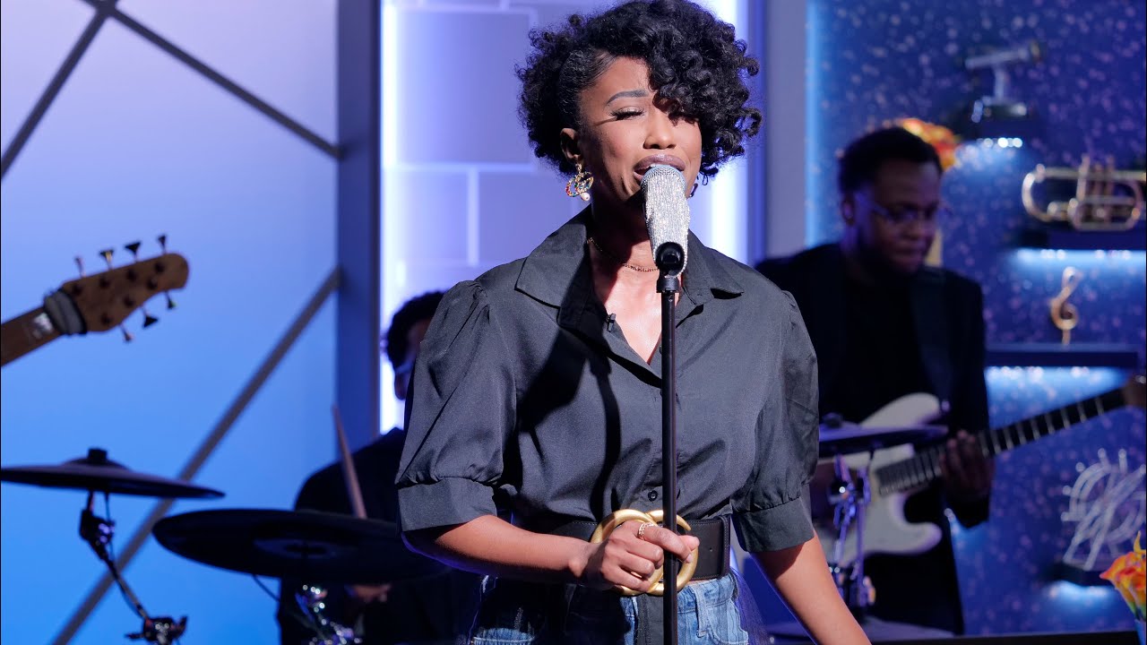 Khalea Lynee' performs original song, 