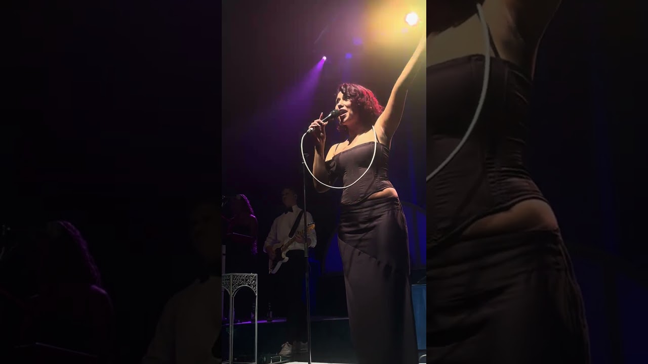 Buss It Down. (Live in New Orleans) - Raye