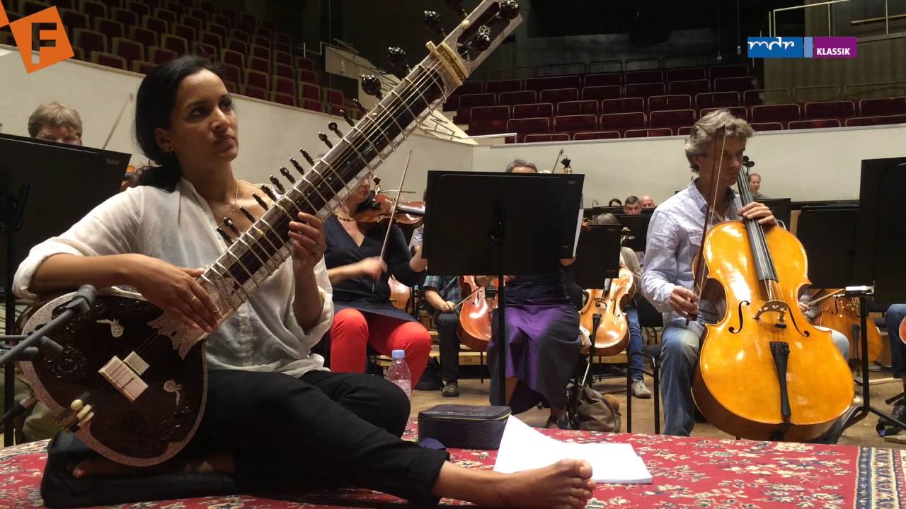 Anouhska Shankar probt mit MDR SINFONIEORCHESTER & Kristjan Järvi