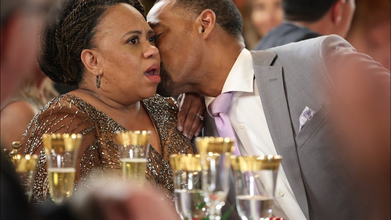 Miranda Bailey ganhando o prêmio Catherine Fox - 19x20 ❤️
