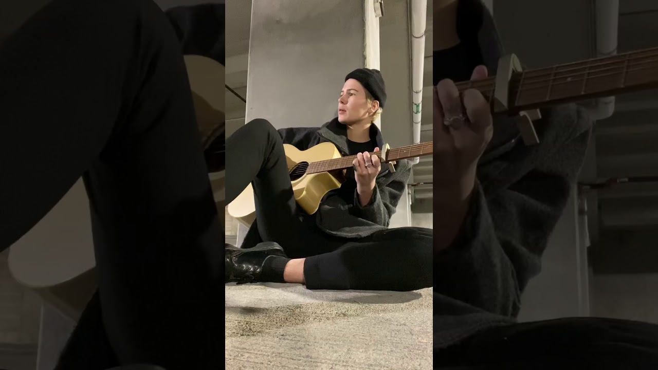 Hallelujah- Mads Paige (Leonard Cohen Cover)