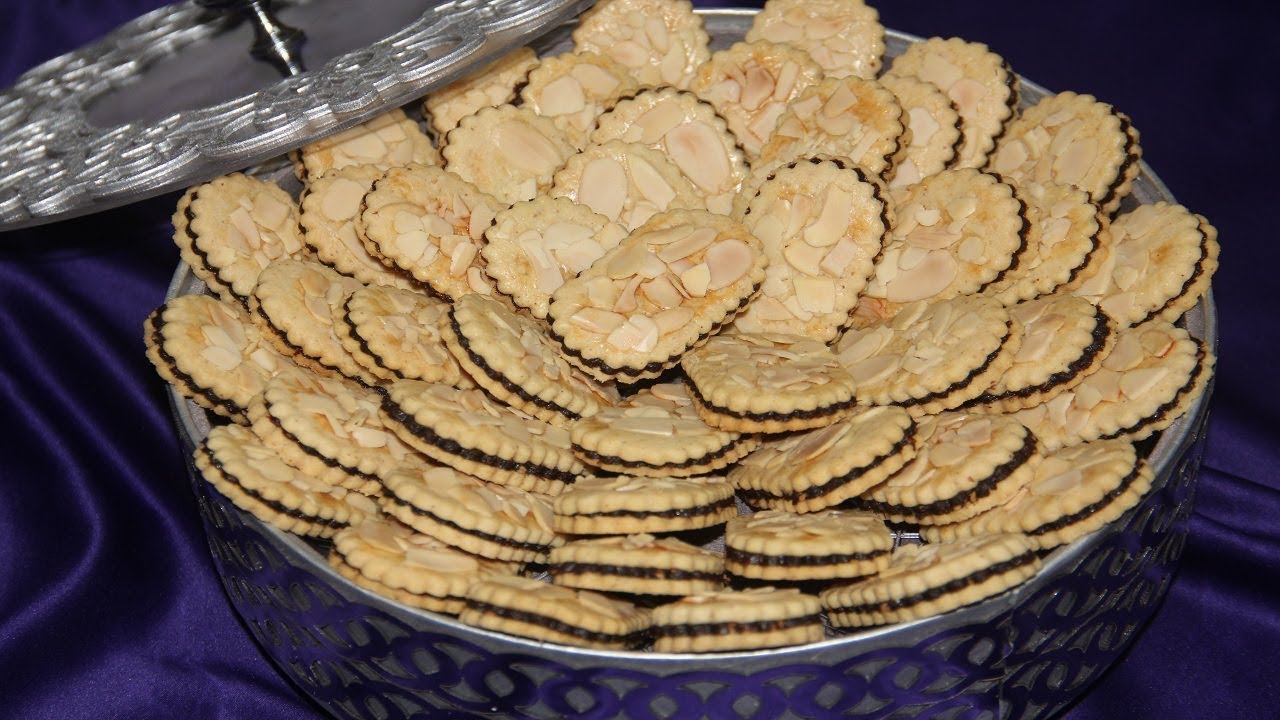 صابلي بالتمر و اللوز راقي شكلا و لذيذ مذاقا