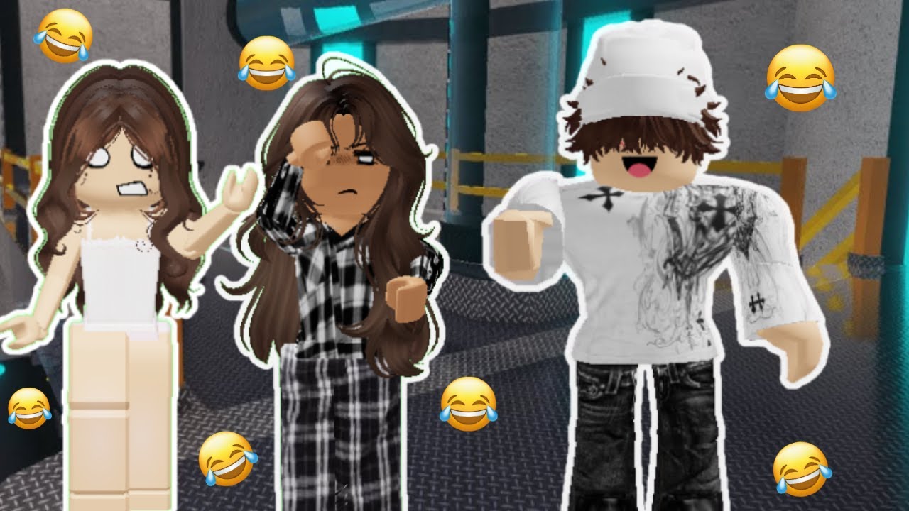 MM2 gameplay in a VC server (Murder mystery 2)