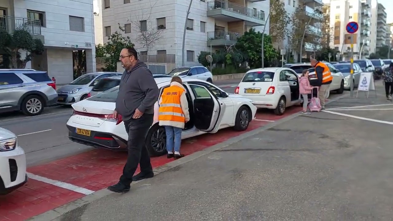 עיניים בדרכים'/'נשק וסע'/'سلم وتوكل' - ביה''ס 