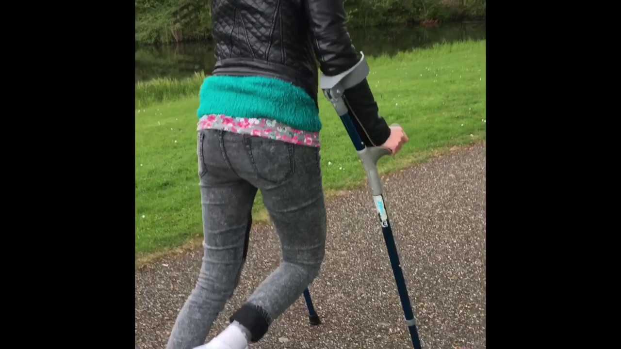 Krukken sok girl on crutches sock