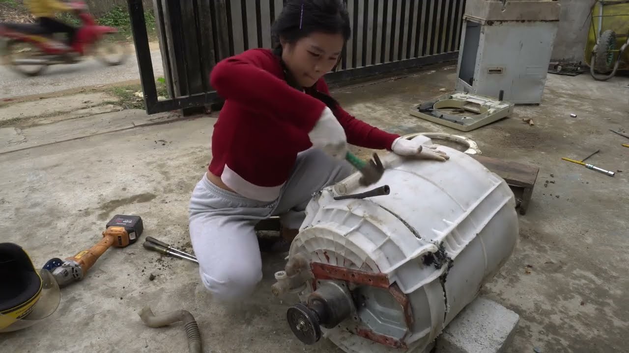 Time-Lapse Video Compiles The Repair And Restoration Work The 18-Year-Old Girl Does At Her Home.