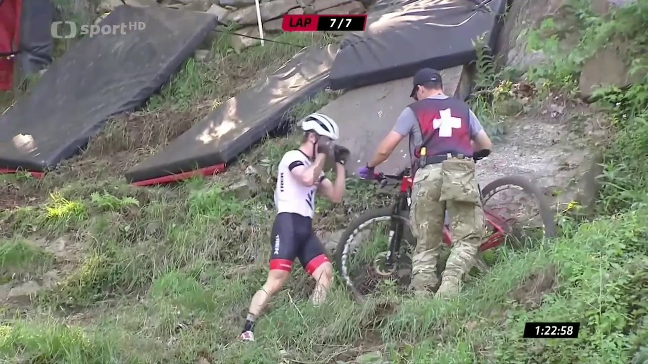 Anton Cooper crash Mont-Sainte-Anne UCI XCO World cup