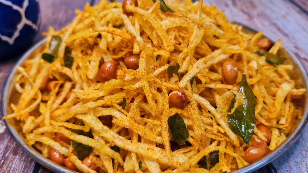 15 min में Aloo Lachha Namkeen न पकाना न सुखाना न ऑइली बने न लाल पड़े | Potato Chivda | holi special