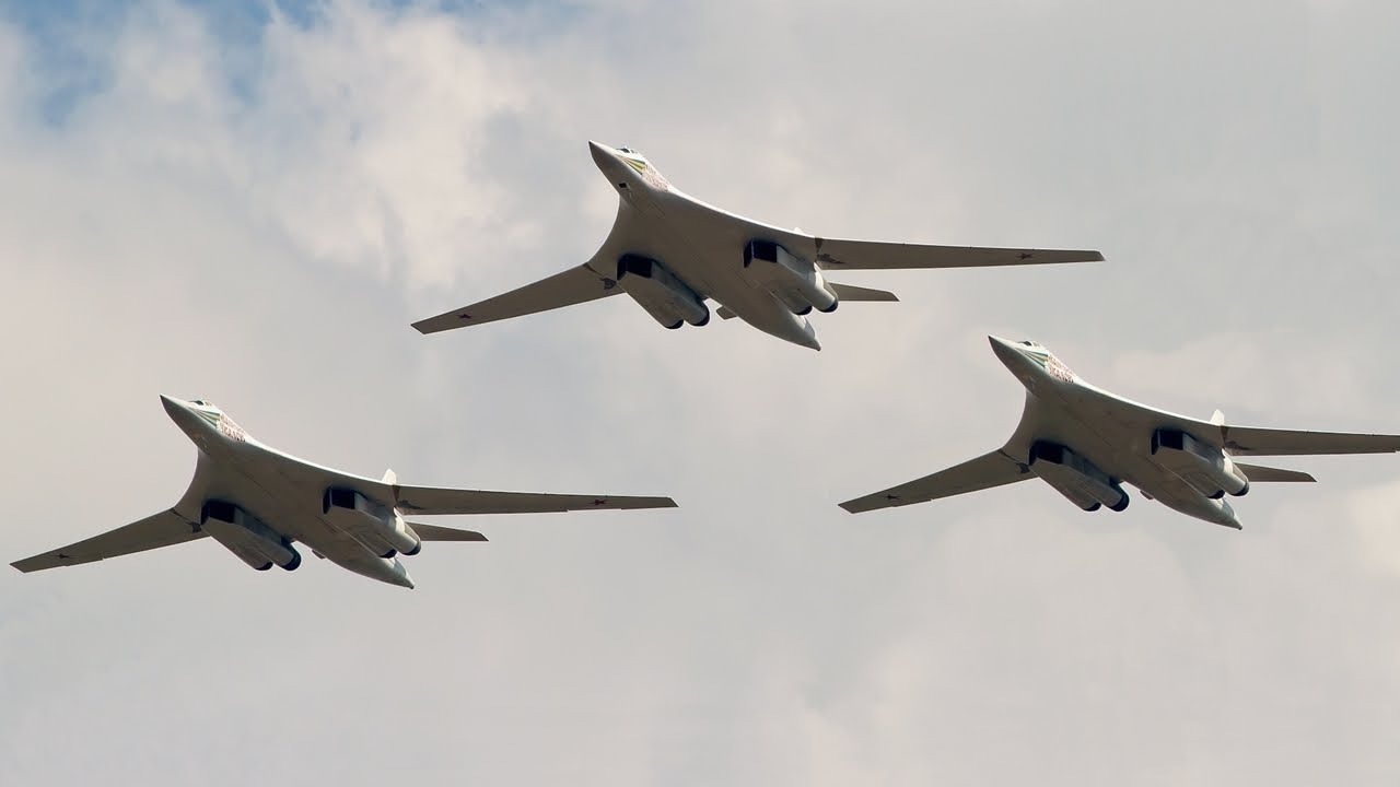 Russian Armed Forces 2015 in Action - For&ccedil;as Armadas Russas 2015 - Russian Military Power 2015