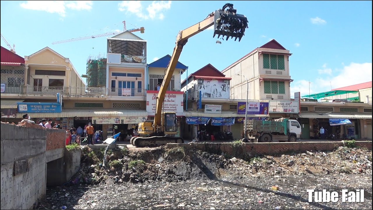 CAT Long Reach Excavator Dredging Canal | Excavator Cleaning Trash Out Of Canal