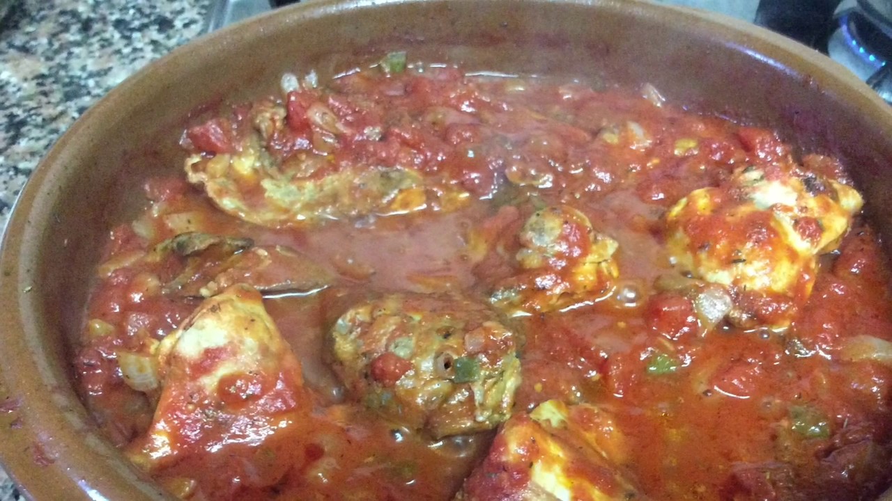 Conejo frito con tomate