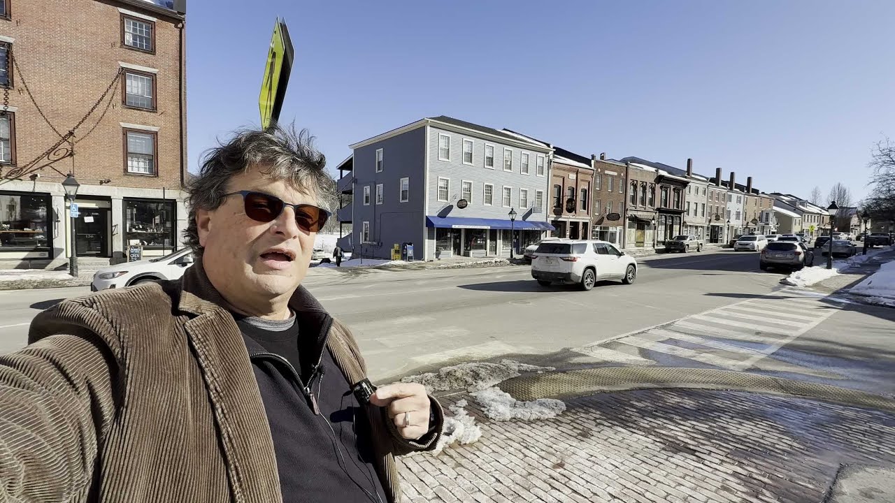 Nazare, meet Hallowell, Maine.