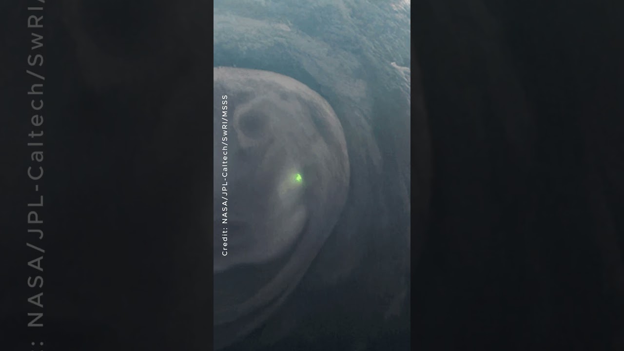 NASA's Juno Mission Captures Lightning On Jupiter #nasa #空 #universe #space