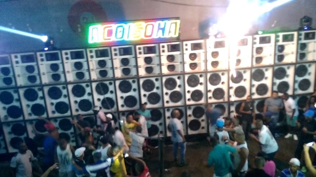 A COISONA - Na festa da galera da Praça da Bandeira