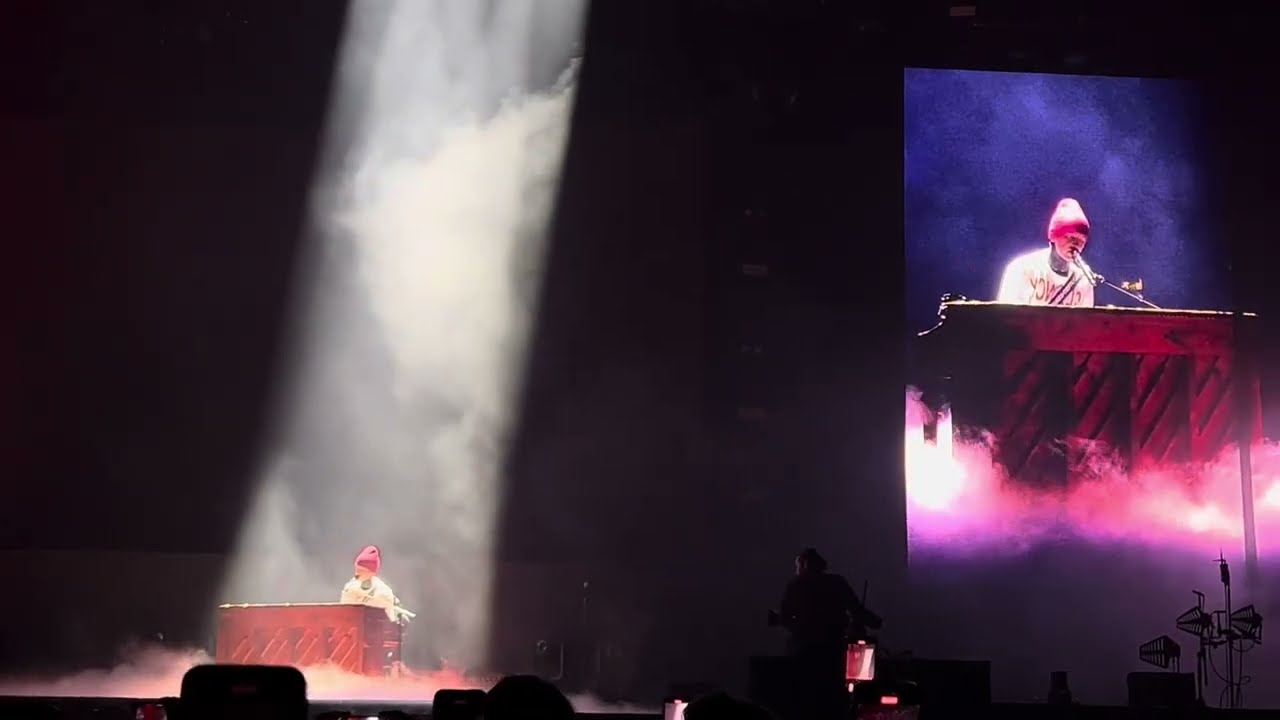 Twenty One Pilots - Stressed Out live @ The Clancy World Tour in Manchester- 11 May 2025