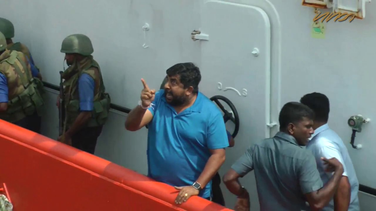 Sri Lanka Navy chief assaults journalist on Human Rights Day 2016