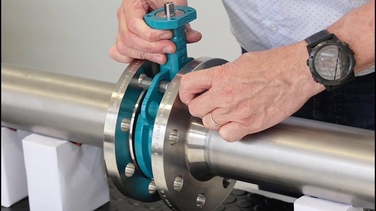 How to install a wafer type body butterfly valve between flanges