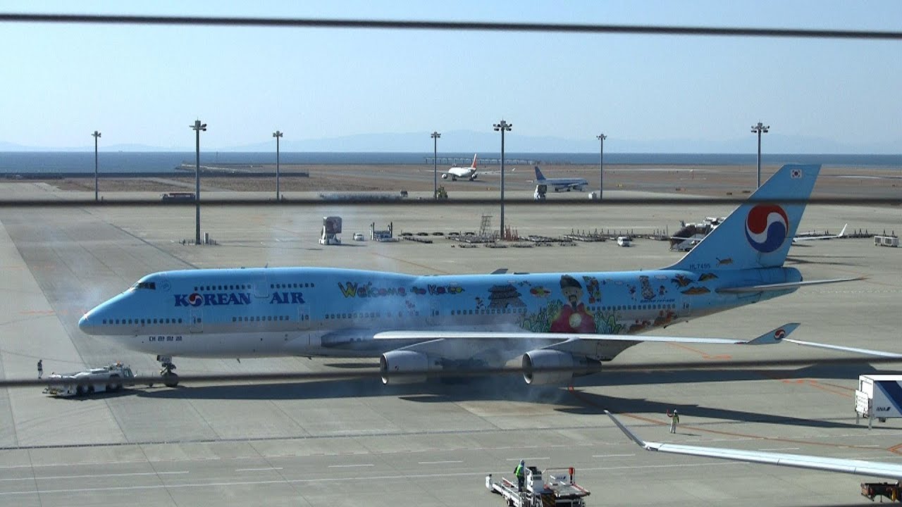 Korean Air Boeing 747-4B5 