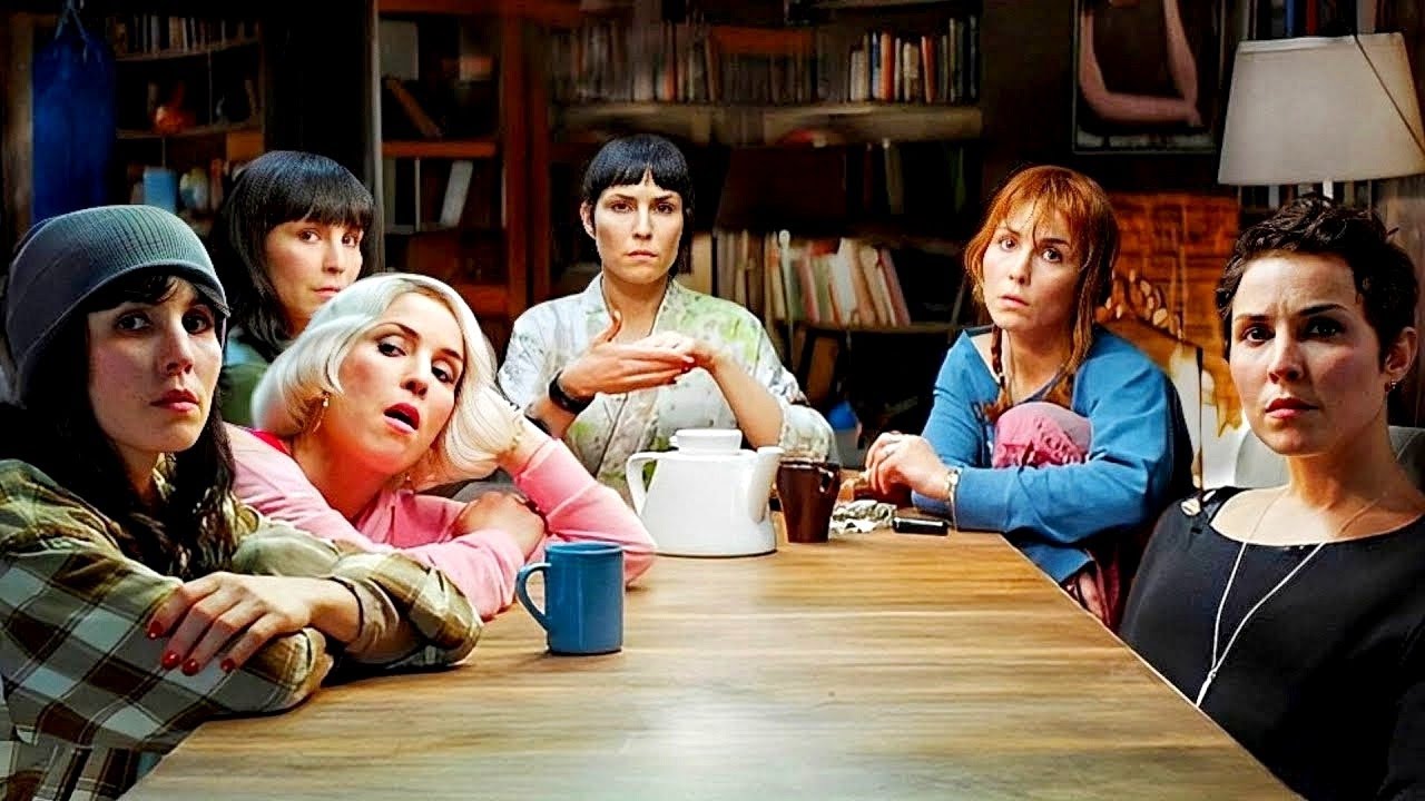 7 بنات توأم بيعيشوا اكنهم بنت واحدة عشان ، عشان لو الحكومة عرفت هتقتلهم 