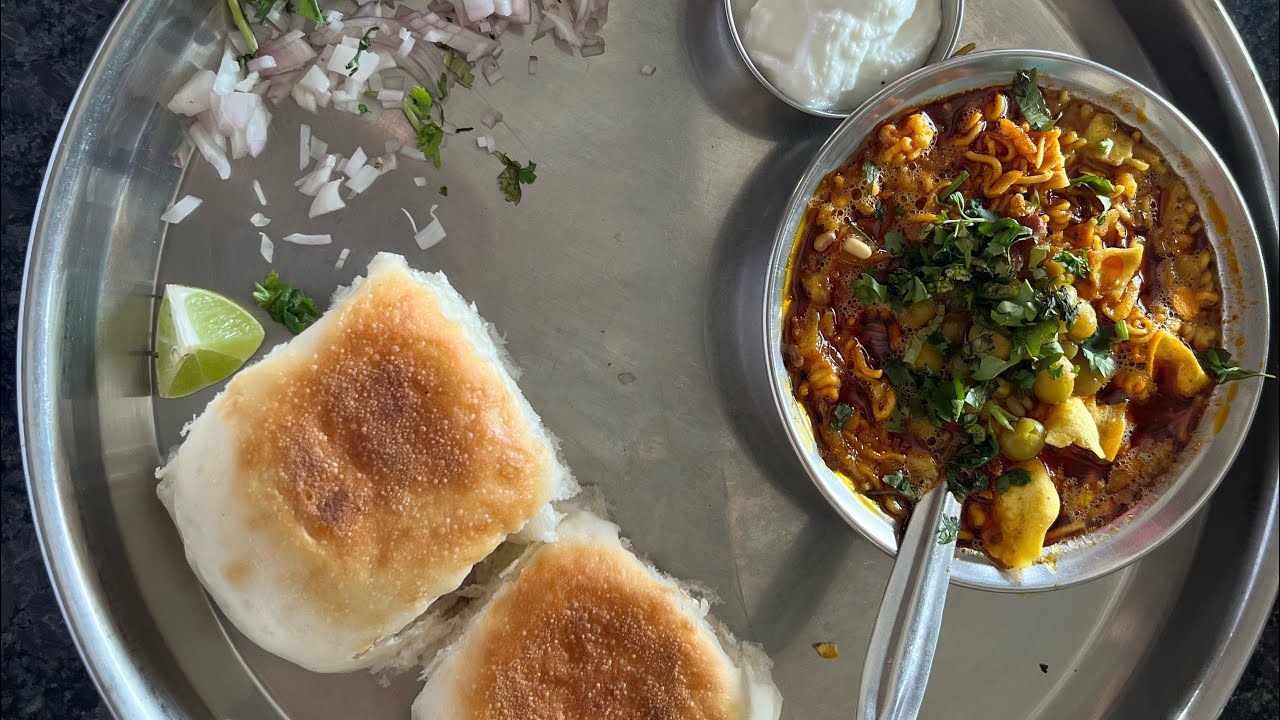 No food can spice you up other than zanzanit puneri misal pav when in Pune.