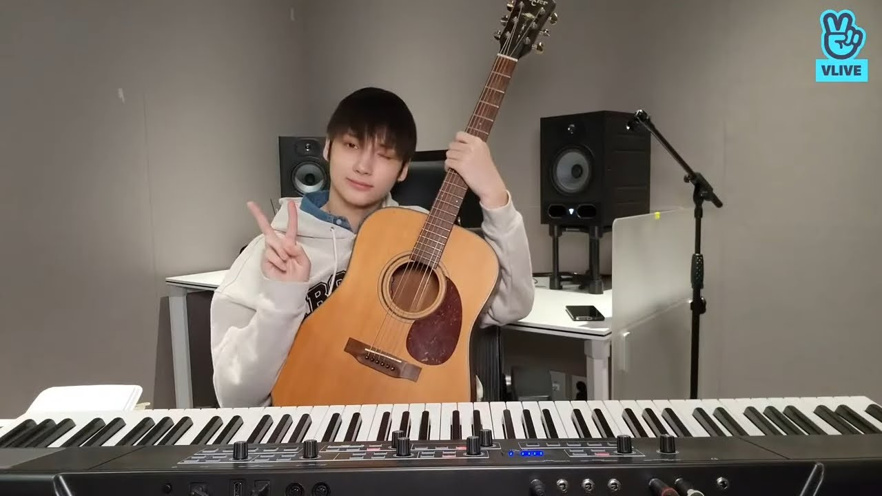 [ENG SUB] TXT HUENING KAI LIVE VLIVE (2022.03.24)