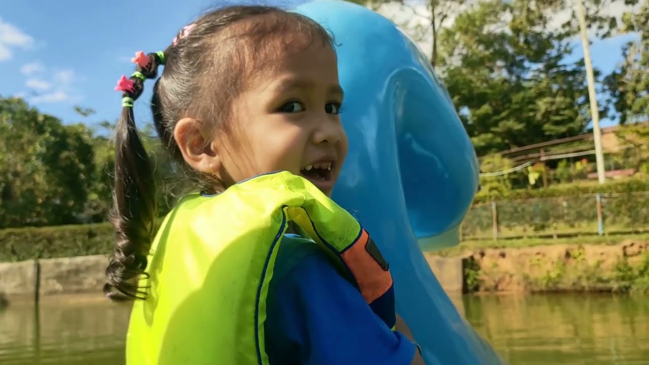 RIDING A WATER BIKE WITH #YAYA AND #DIDIP