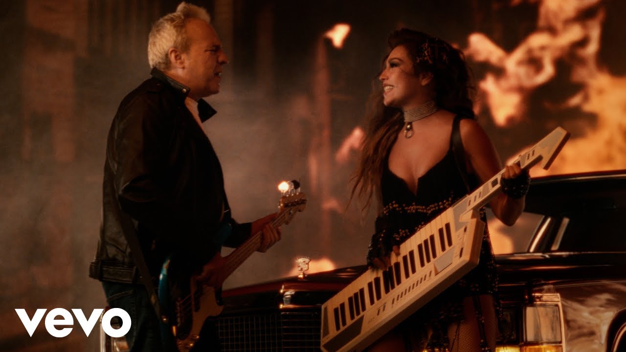 Thalia, David Summers - Devu&eacute;lveme a Mi Chica (Official Video)