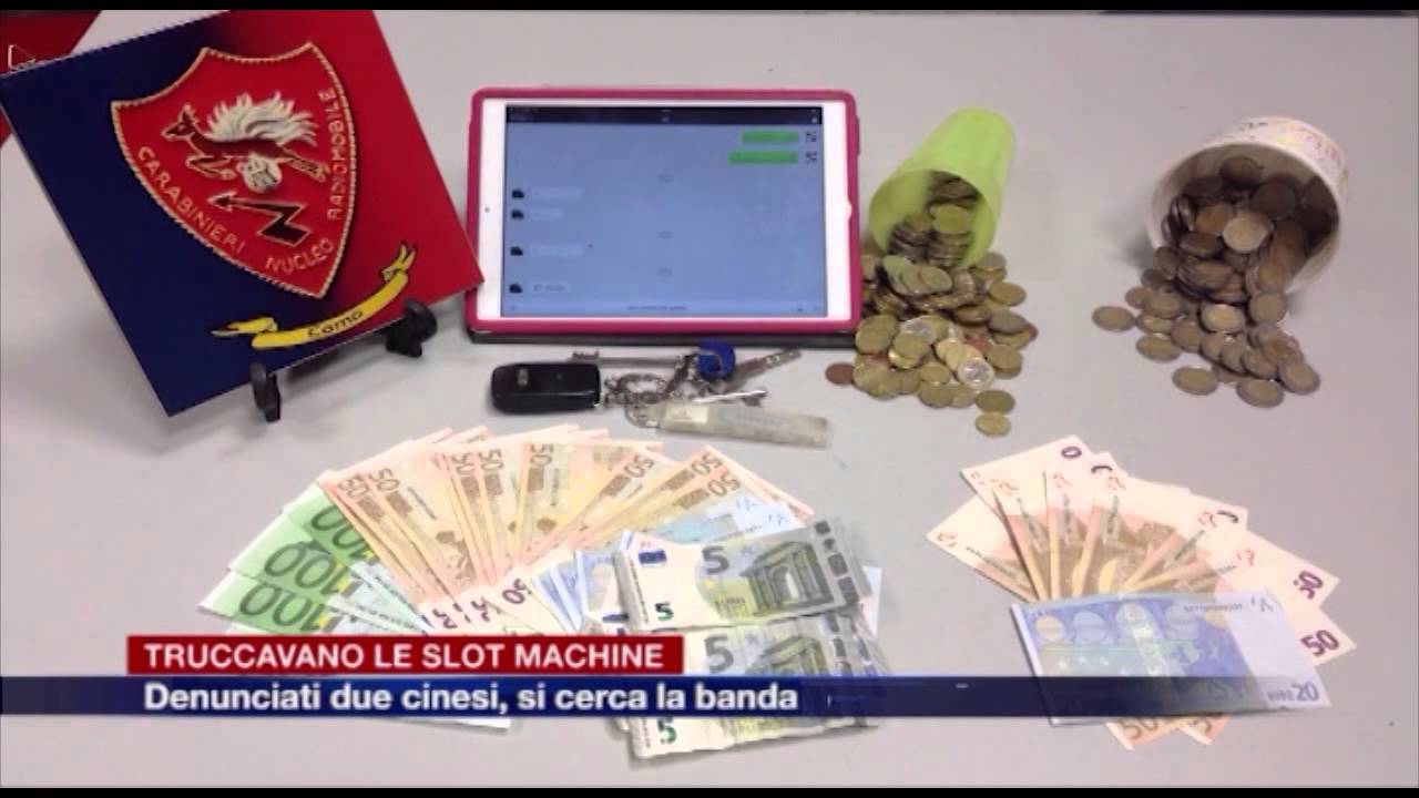 Etg - Denunciati due cinesi: truccavano le slot machine con smartphone e tablet