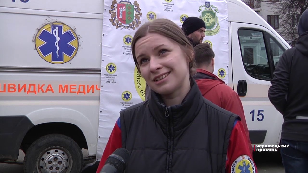 У центрі Чернівців влаштували аварію, аби привернути увагу людей