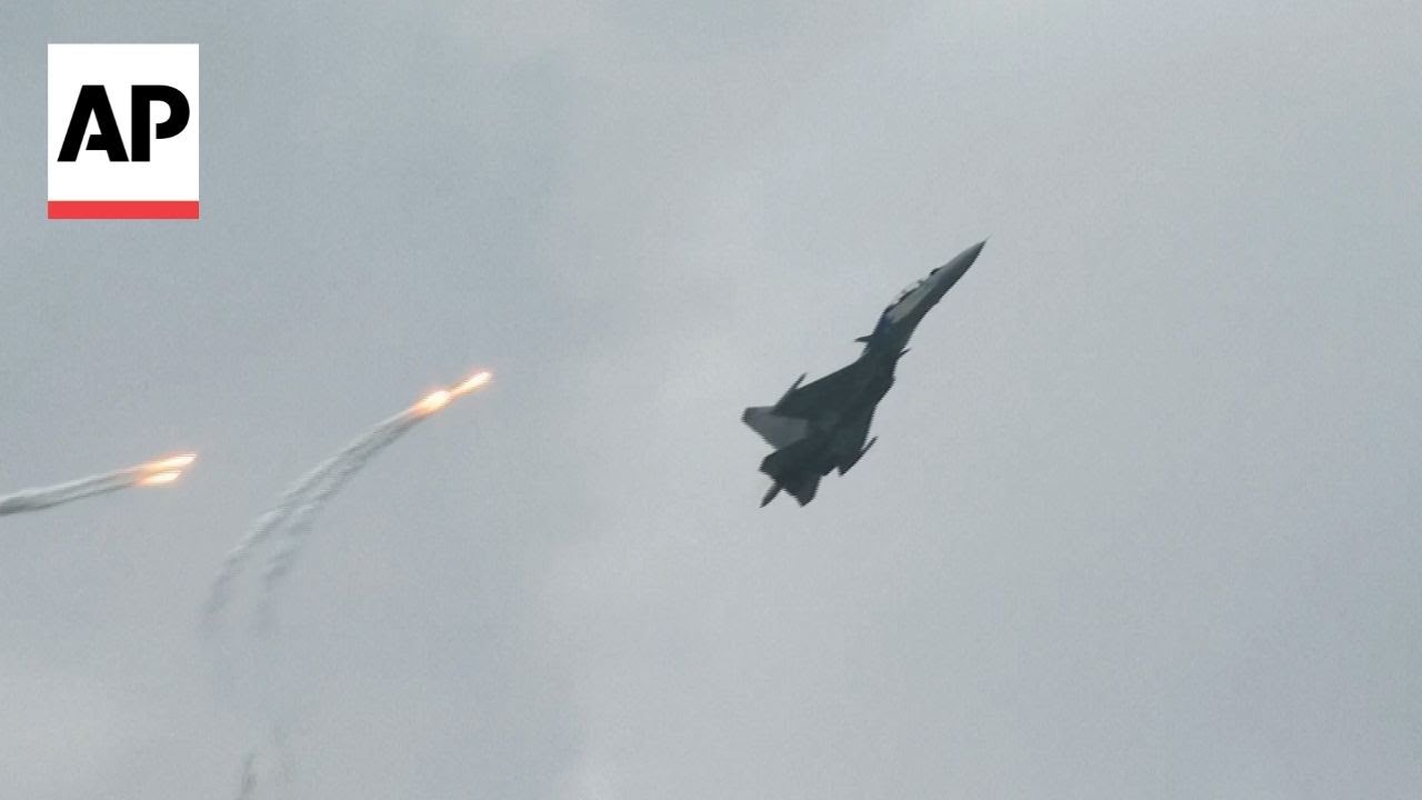Singapore Air Show 2026: Thrilling aircraft aerobatics on opening day