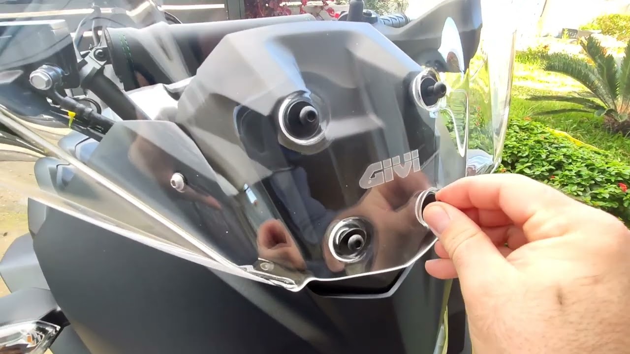 Kawasaki VERSYS X 300 windscreen Givi D4121ST