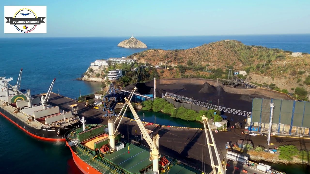 VOLANDO EN DRONE 4K - SANTA MARTA EL CENTRO HISTORICO Y SU BELLA BAHIA