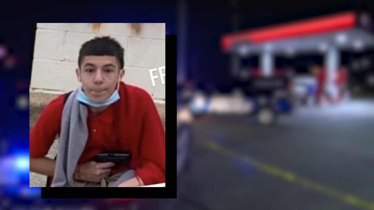 Подозреваемый-подросток все еще в бегах спустя год после стрельбы, в результате которой погибли т...