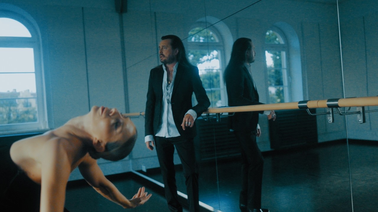 Piotr Cugowski - Niedorośli (official video)