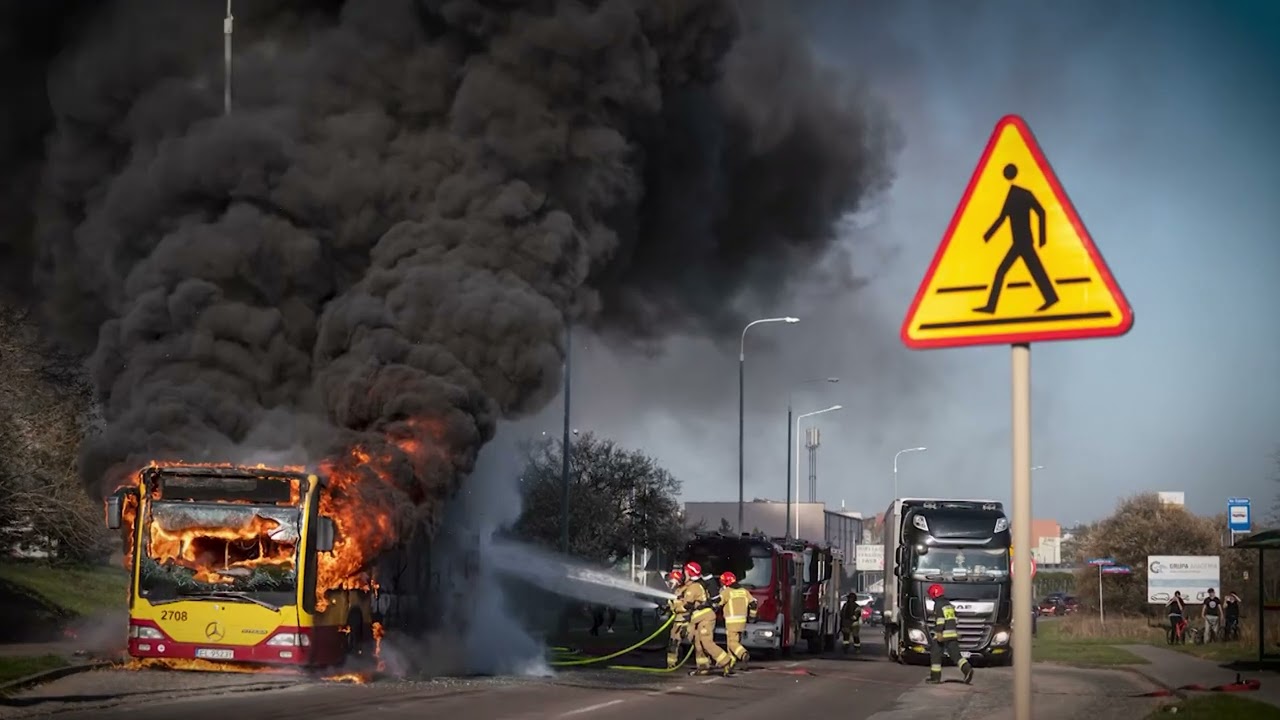 Pożar autobusu MPK w Łodzi. Ogień szalał w kabinie. Co zrobiła kierująca? | FAKT.PL