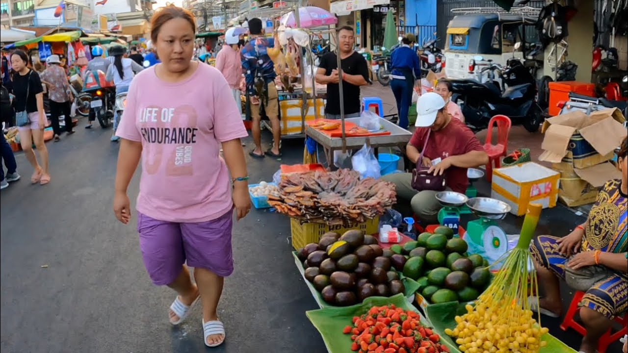 Famous Cambodian street food at Phnom Penh City 2023 | Delicious Plenty of foods & Fruits