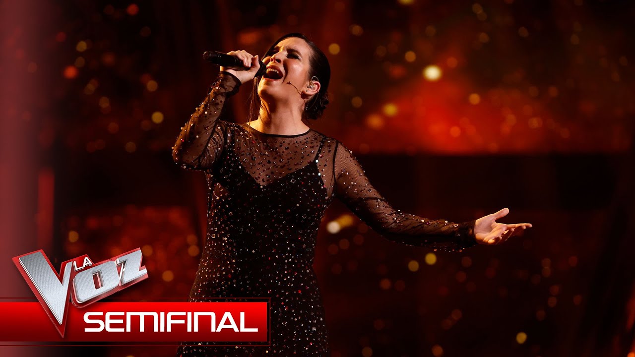 Rocío canta 