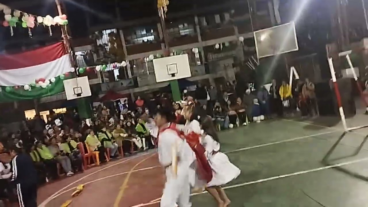 SAYA DE LA PROMOCION DE ORO EN LOS 50 AÑOS DEL COLEGIO MARIEN GARTEN
